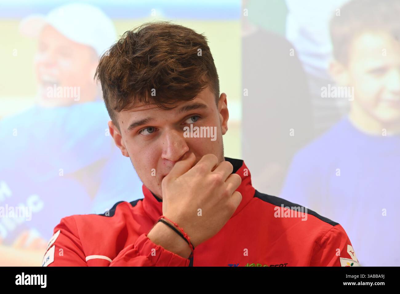 Prostejov, Repubblica Ceca. 2 aprile 2025. Il tennista ceco e vincitore del torneo ATP Masters di Miami Jakub Mensik tiene una conferenza stampa a Prostejov, Repubblica Ceca, il 2 aprile 2025. Crediti: Ludek Perina/CTK Photo/Alamy Live News Foto Stock