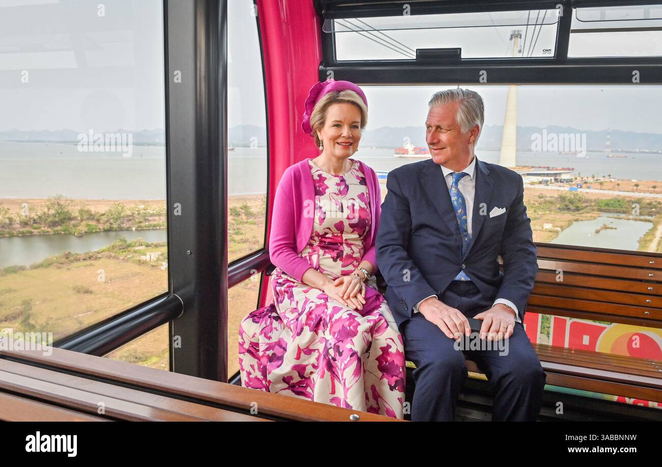 Hai Phong, Vietnam. 2 aprile 2025. Regina Matilde del Belgio e Re Filippo - Filip del Belgio nella foto durante una visita alle PROFONDE zone umide C, durante una visita di Stato in Vietnam, mercoledì 2 aprile 2025 a hai Phong. Il re e la regina sono in visita ufficiale di stato in Vietnam dall'1 al 3 aprile 2025. BELGA PHOTO POOL FREDERIC ANDRIEU credito: Belga News Agency/Alamy Live News Foto Stock