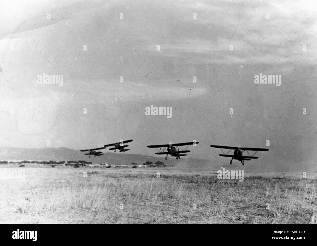 Velivoli in decollo da uno squadrone italiano su un aeroporto in Nord Africa / Libia. [traduzione automatizzata] Foto Stock