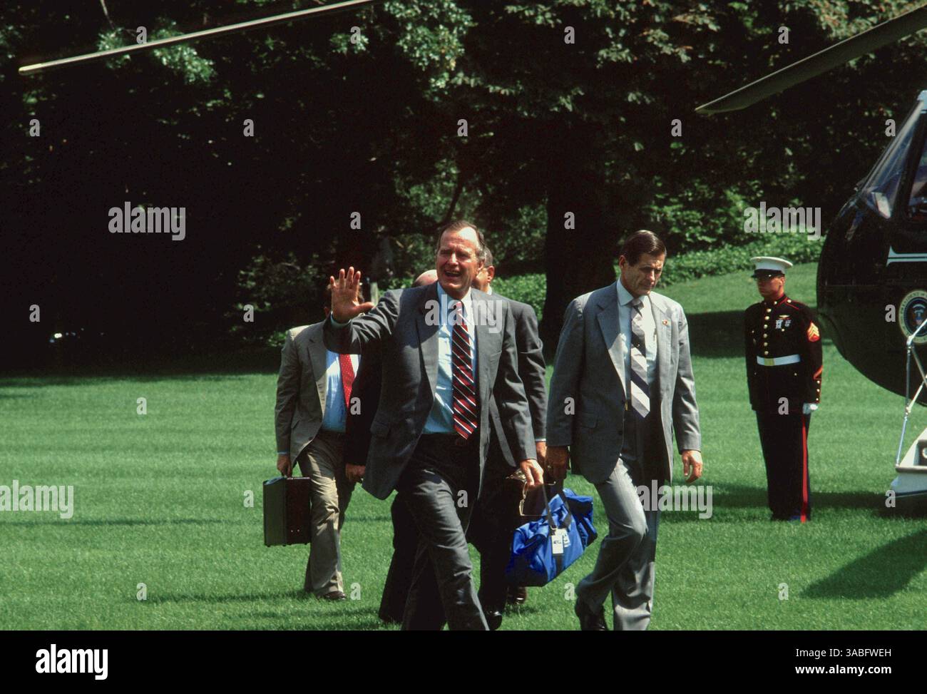 1 gennaio 1990 - Washington, District of Columbia, Stati Uniti - Washington DC., USA, 8 giugno 2017..l'ex direttore dell'FBI James Comey risponde alle domande di vari senatori del Comitato di Intelligence del Senato durante la sua testimonianza di fronte al Comitato Todday (immagine di credito: © Mark Reinstein via ZUMA Wire) Foto Stock