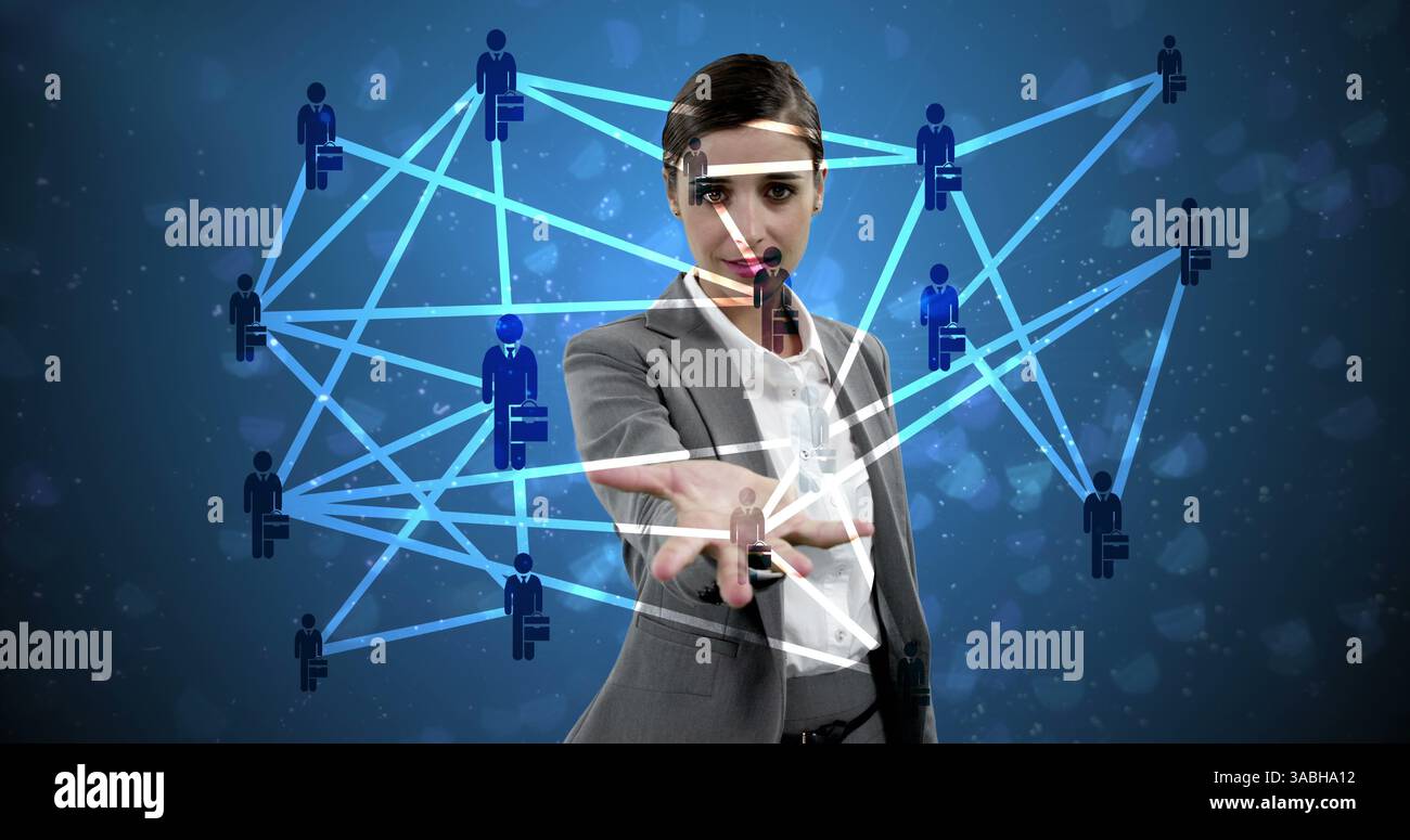 Donna d'affari che interagisce con la rete virtuale, connettendo le persone nello spazio digitale Foto Stock