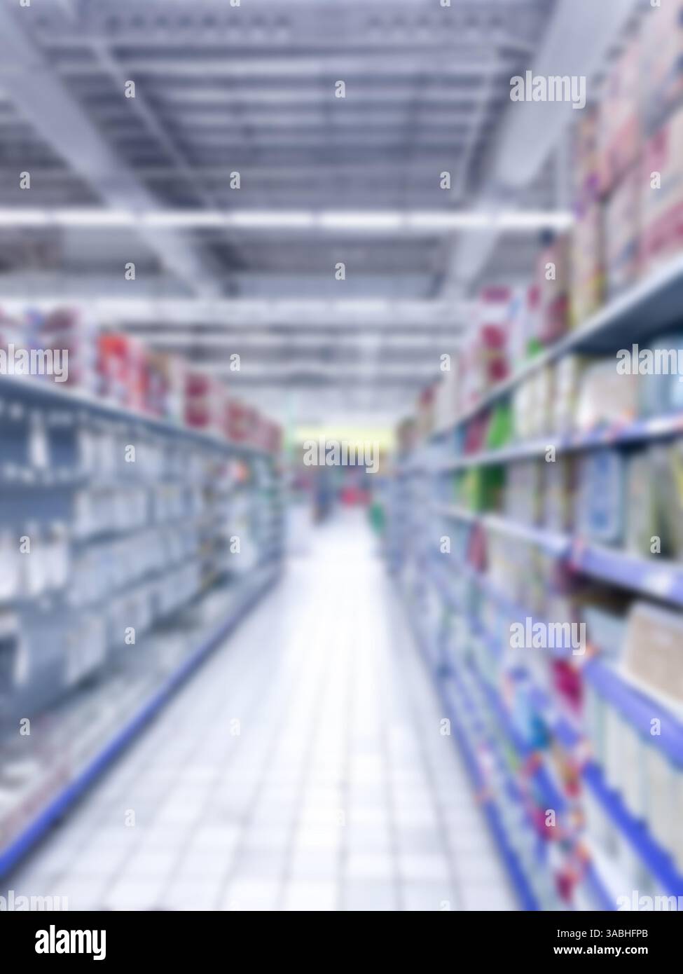 corridoio e scaffali del supermercato sfondo sfocato per la presentazione - Immagine stock catturata con smartphone