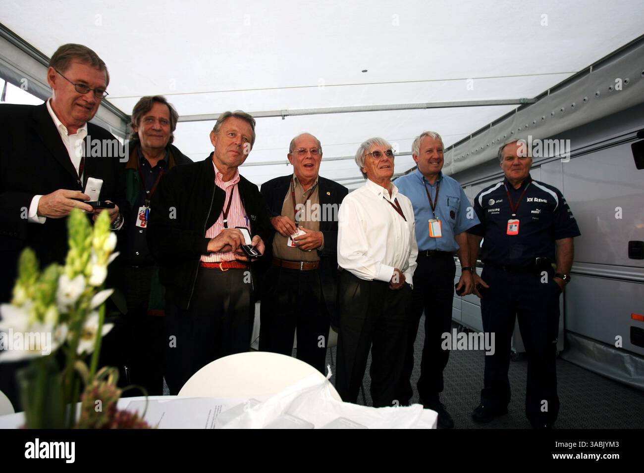 Bernie Ecclestone (GBR) F1 Supremo con il club 500+ GP...Campionato del mondo di Formula 1, Rd 14, Gran Premio del Belgio, giornata delle qualifiche, Spa-Francorchamps, Belgio, sabato 15 settembre 2007. (Immagine di credito: ©Sutton Motorsports/ZUMA Press) RESTRIZIONI: UK Rights OUT! Foto Stock