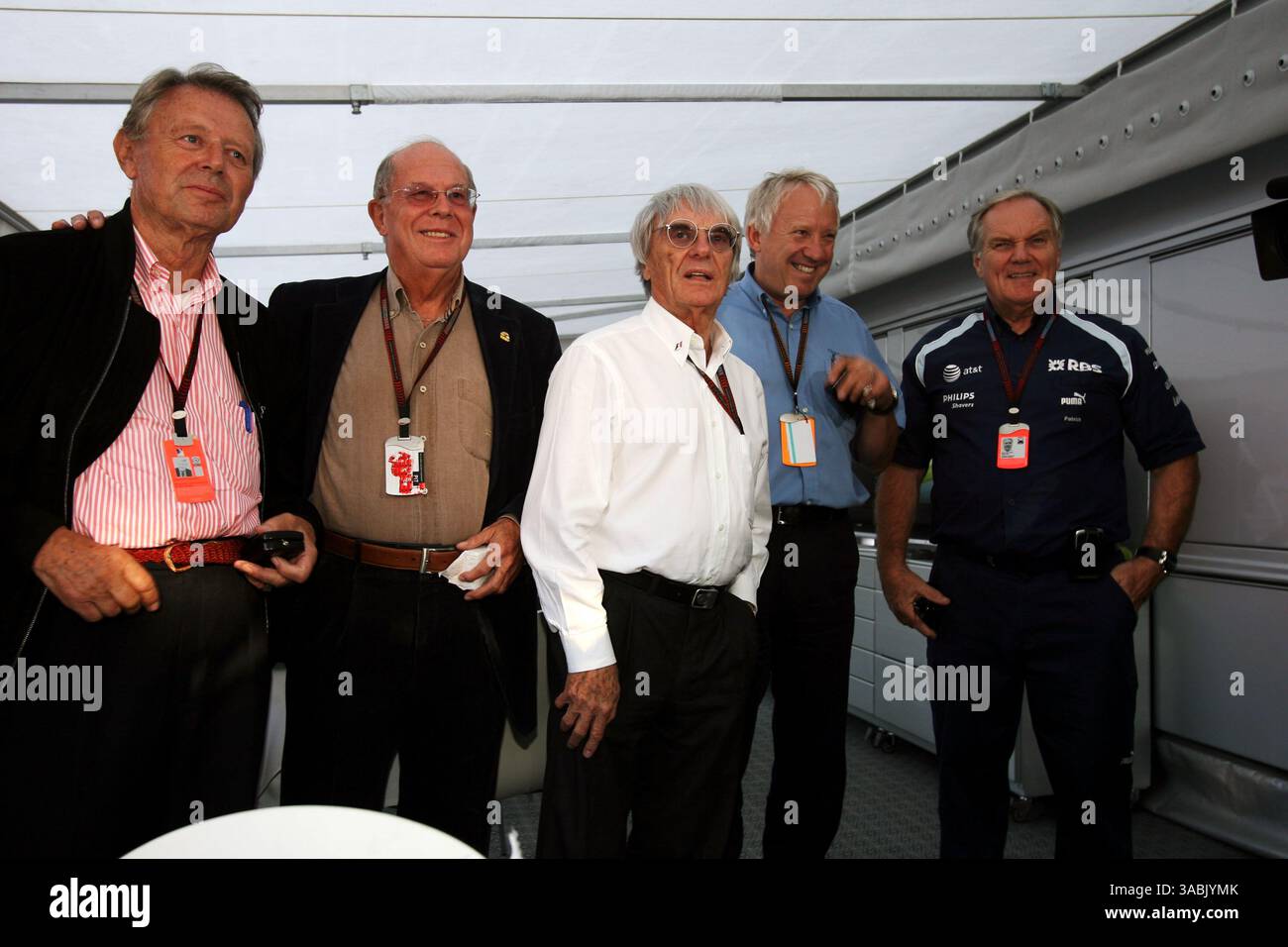 Bernie Ecclestone (GBR) F1 Supremo con il club 500+ GP...Campionato del mondo di Formula 1, Rd 14, Gran Premio del Belgio, giornata delle qualifiche, Spa-Francorchamps, Belgio, sabato 15 settembre 2007. (Immagine di credito: ©Sutton Motorsports/ZUMA Press) RESTRIZIONI: UK Rights OUT! Foto Stock
