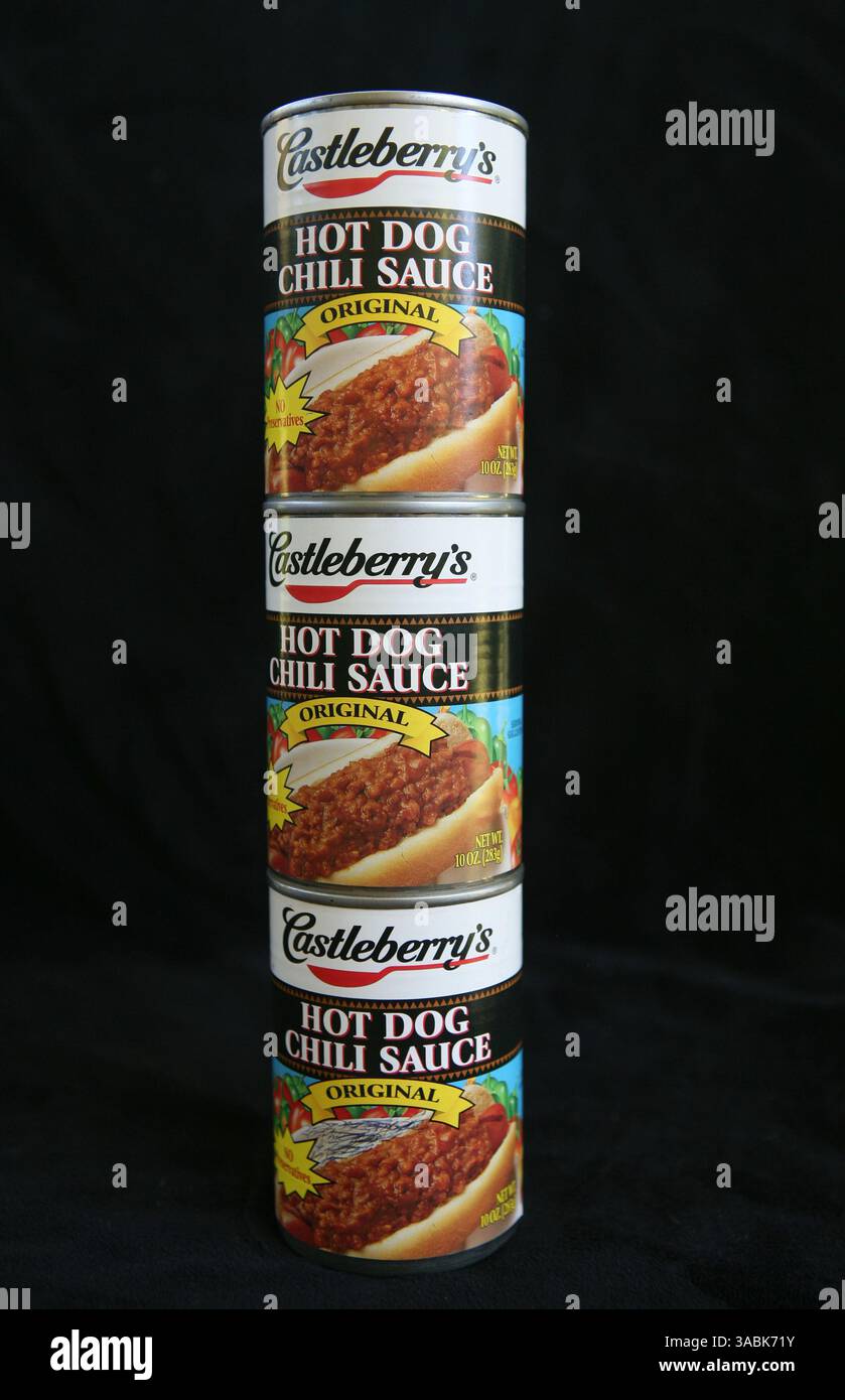 19 settembre 2007 - Pensacola, FL, USA - Una fabbrica al centro di un'epidemia di botulismo estivo in lattine di salsa di peperoncino hot dog è destinato a riaprire oggi. Castleberry's Food Company afferma che riprenderà la produzione presso la sua fabbrica di Augusta, Georgia. La fabbrica è stata chiusa a causa di un focolaio nazionale di botulismo legato a lattine di salsa di peperoncino hot dog di Castleberry. Dave Melbourne con Castleberry's dice che 1 delle linee di produzione che hanno prodotto la salsa al peperoncino non sarà ancora operativa. Melbourne dice che la salsa di peperoncino hot dog sarà prodotta da un appaltatore in un'altra sede per il momento. Officia sanitaria Foto Stock