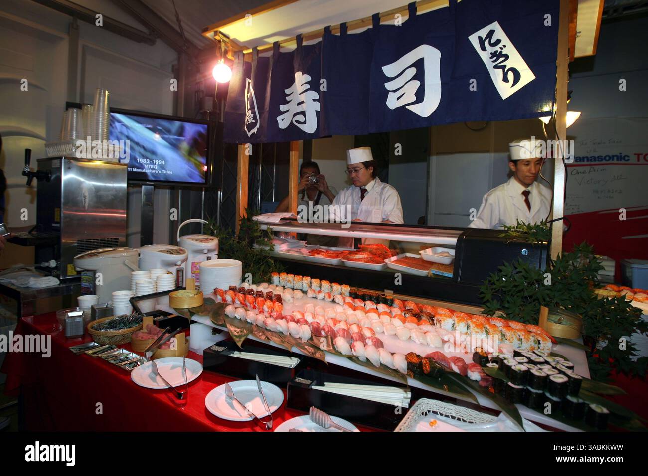 Toyota Sushi buffet...Campionato del mondo di Formula uno, 15° posto, Gran Premio del Giappone, giornata di pratica, circuito Fuji, Fuji, Giappone, venerdì 28 settembre 2007. (Immagine di credito: ©Sutton Motorsports/ZUMA Press) RESTRIZIONI: UK Rights OUT! Foto Stock