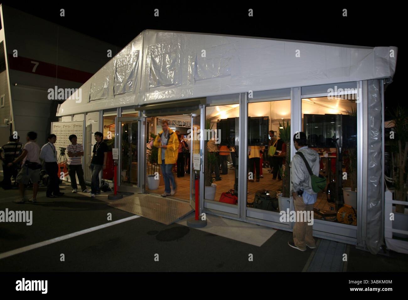 Toyota Sushi buffet...Campionato del mondo di Formula uno, 15° posto, Gran Premio del Giappone, giornata di pratica, circuito Fuji, Fuji, Giappone, venerdì 28 settembre 2007. (Immagine di credito: ©Sutton Motorsports/ZUMA Press) RESTRIZIONI: UK Rights OUT! Foto Stock