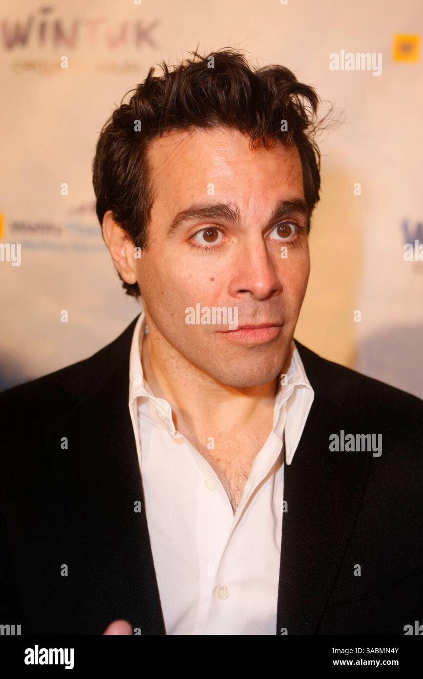 07 novembre 2007 - New York, New York, USA - MARIO CANTONE alla prima mondiale di Wintuk, la nuova creazione del Cirque du Soleil, al WaMu Theater al Madison Square Garden. (Immagine di credito: © Aviv Small/ZUMA Press) Foto Stock
