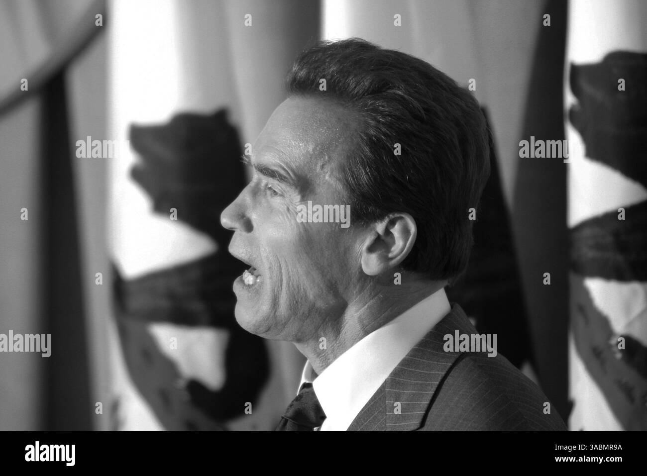 5 dicembre 2007 - Sacramento, CALIFORNIA, USA - il governatore della California ARNOLD SCHWARZENEGGER parla alla cerimonia di induzione del 2007 per la Hall of Fame del California Museum. (Immagine di credito: © Tim Wagner/ZUMA Press) Foto Stock