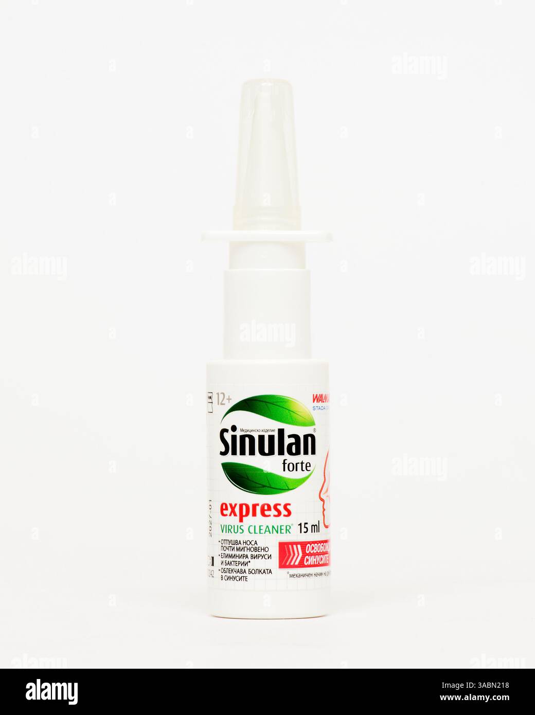 Spray nasale Sinulan Express forte da 15 ml di Walmark. Sollievo sinusale spray medicale prodotto sanitario per raffreddore e influenza. Foto Stock