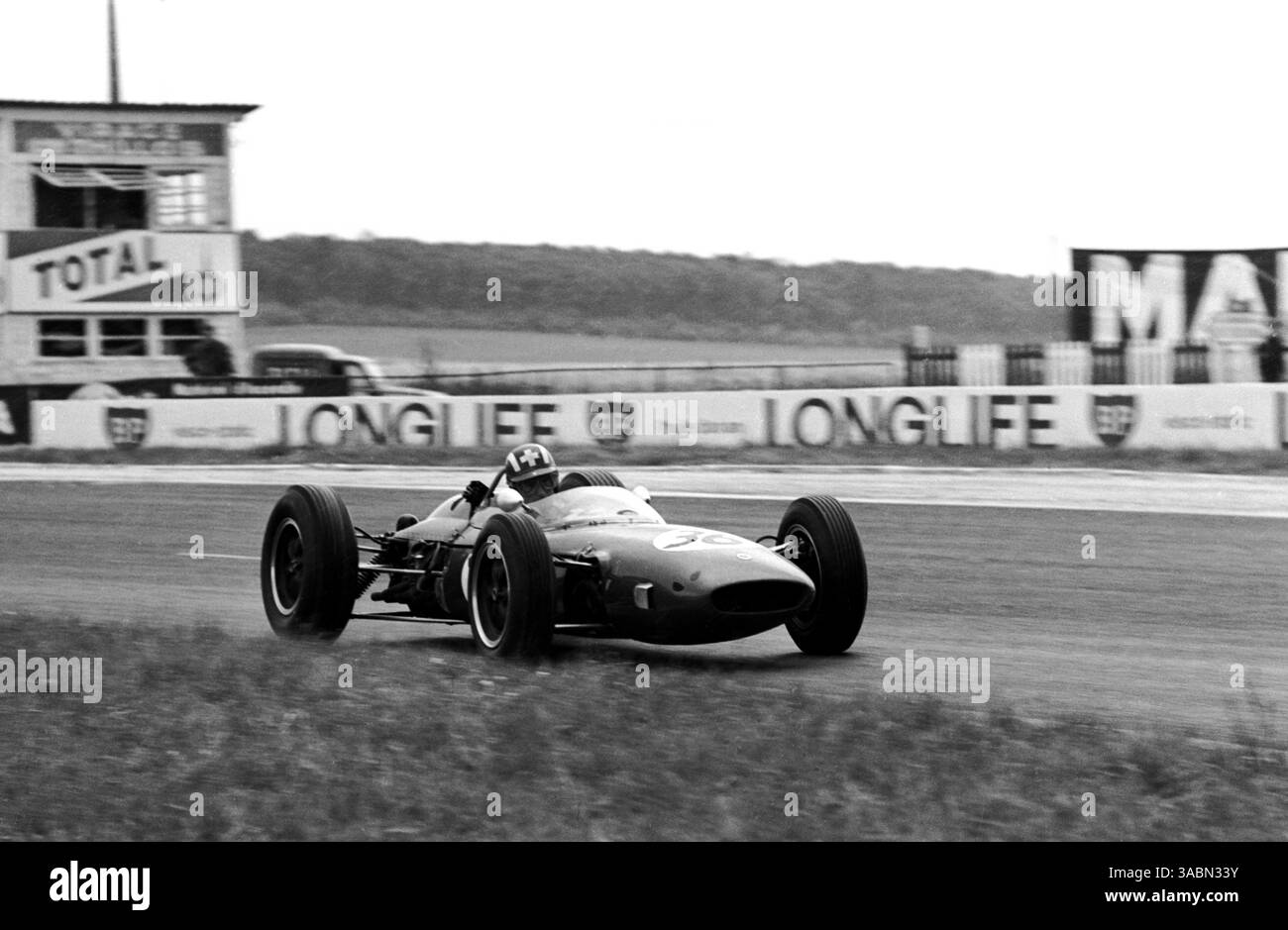 Jo Siffert (sui) Lotus 24 ha concluso sesto... Gran Premio di Francia, Reims, 30 giugno 1963. (Immagine di credito: ©Sutton Motorsports/ZUMA Press) Foto Stock