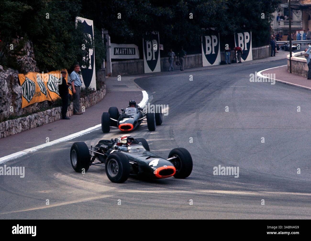 Monaco GP, 30 maggio 1965 ..Jackie Stewart(3°) BRM P261 guida il vincitore Graham Hill(BRM P261) (Credit Image: ©Sutton Motorsports/ZUMA Press) Foto Stock