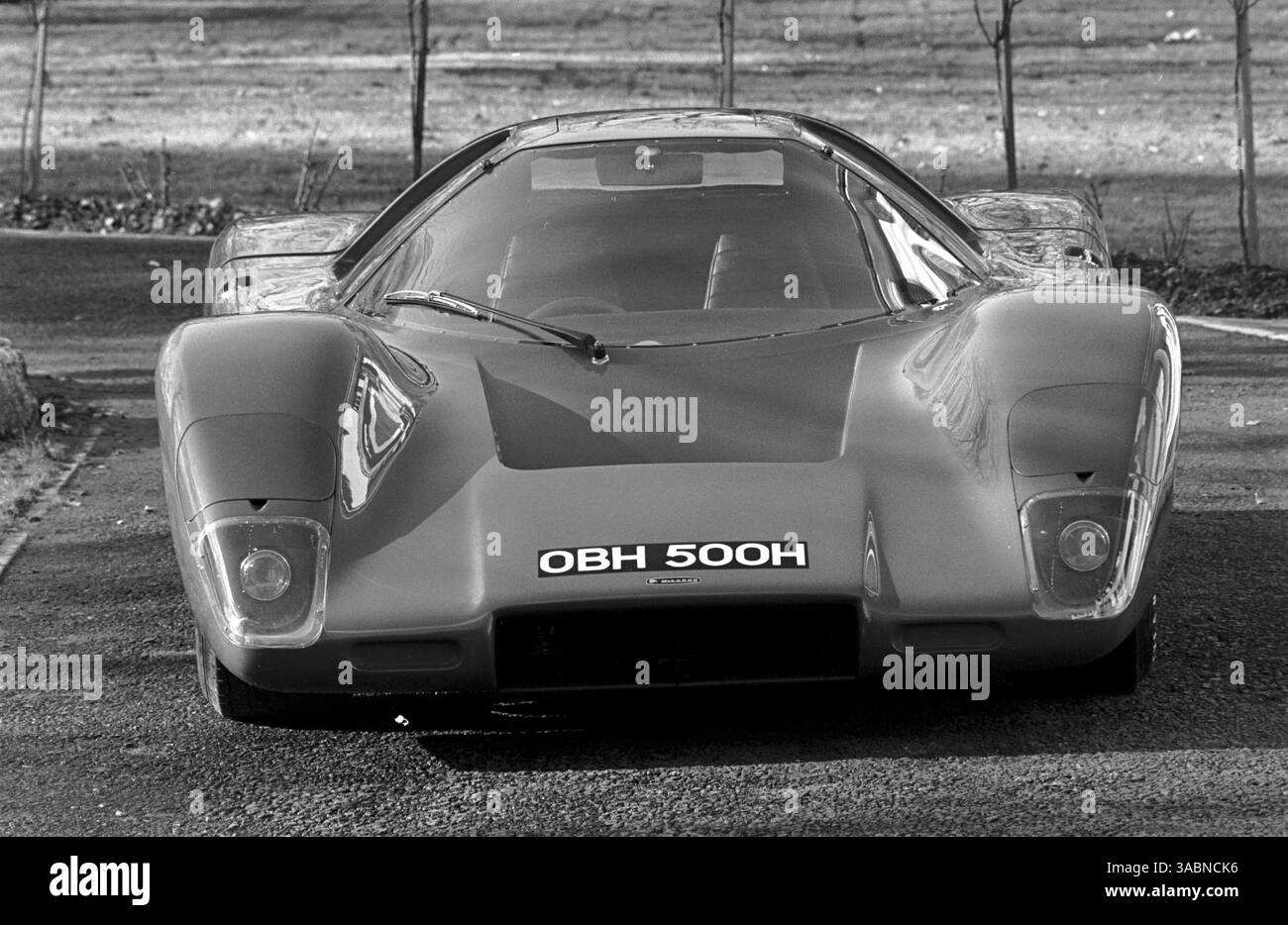 La McLaren M6GT Road car a casa di Bruce McLaren a Surrey, Inghilterra, all'inizio del 1970 (immagine di credito: ©Sutton Motorsports/ZUMA Press) Foto Stock