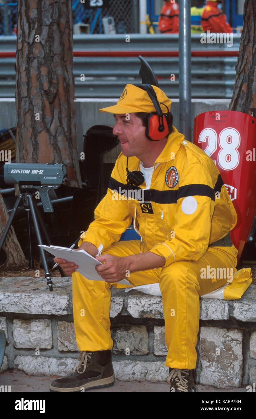 The pitlane speed gun operator..Monaco GP, 15 maggio 1994 (Credit Image: ©Sutton Motorsports/ZUMA Press) Foto Stock