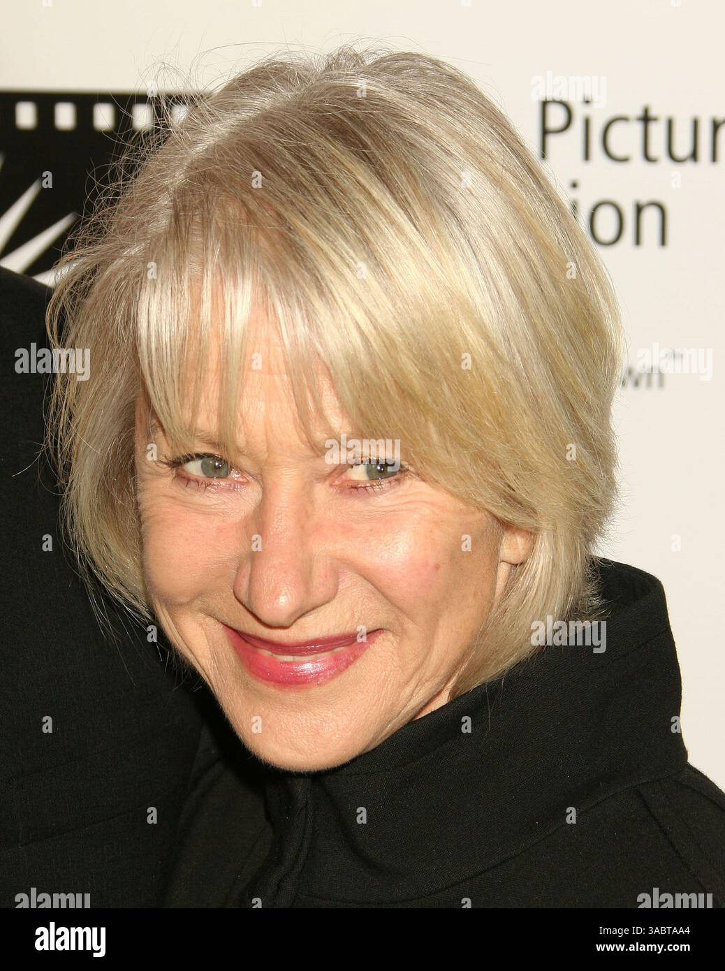 20 ottobre 2007; Hollywood, California, Stati Uniti; l'attrice HELEN MIRREN all'evento benefico " A fine Romance" per il Motion Picture and Television Fund tenutosi presso i Sony Studios credito obbligatorio: foto di Paul Fenton/ZUMA Press. (©) Copyright 2007 di Paul Fenton Foto Stock