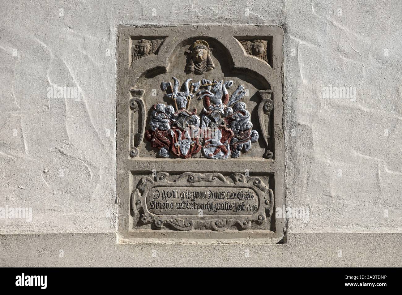 Stemma con slogan su una casa cittadina, Rosenstrasse 16, Weissenburg, Media Franconia, Baviera, Germania, Europa Foto Stock