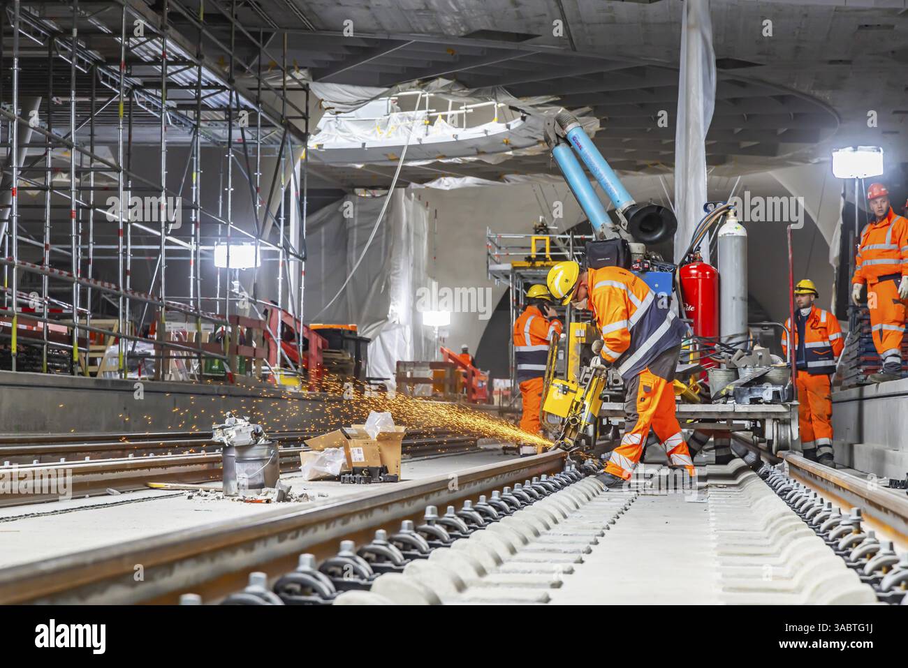 Le ultime rotaie vengono saldate alla nuova stazione principale. Tutti i binari sono ora in posizione tra Feuerbach e Wendlingen. Gli ultimi vuoti tra l'ar Foto Stock