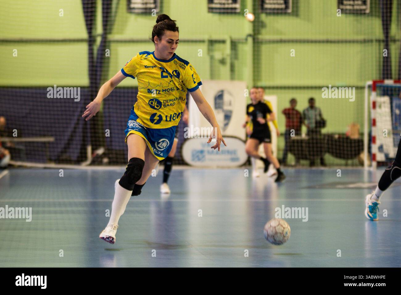Lucie Granier di Metz Handball durante il campionato francese femminile, Ligue Butagaz energie Handball match tra Stella St-Maur Handball e Metz Handball il 2 aprile 2025 al Centre Sportif Pierre Brossolette di Saint-Maur-des-Fossés, Francia - foto Antoine Massinon/A2M Sport Consulting/DPPI Credit: DPPI Media/Alamy Live News Foto Stock