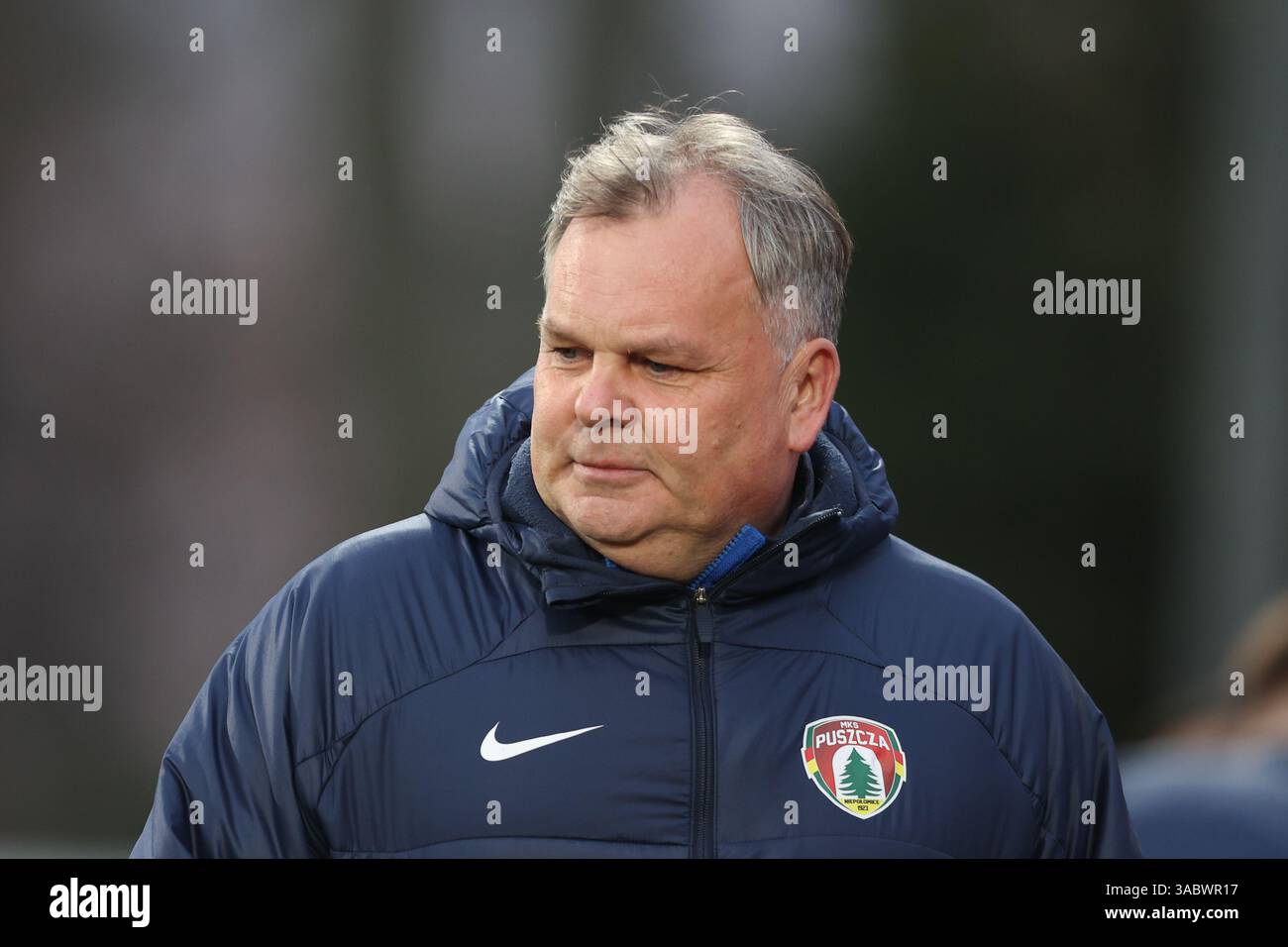 Polonia. 1 aprile 2025. Allenatore Tomasz Tulacz di Puszcza Niepolomice visto durante LA COPPA DI POLONIA 2024/2025 partita di calcio tra Puszcza Niepolomice e Pogon Szczecin allo Stadio Municipale. Punteggio finale; Puszcza Niepolomice 0:3 Pogon Szczecin. Credito: SOPA Images Limited/Alamy Live News Foto Stock
