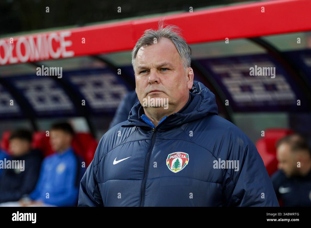 Niepolomice, Polonia. 1 aprile 2025. Allenatore Tomasz Tulacz di Puszcza Niepolomice visto durante la COPPA DI POLONIA 2024/2025 partita di calcio tra Puszcza Niepolomice e Pogon Szczecin allo Stadio Municipale. Punteggio finale; Puszcza Niepolomice 0:3 Pogon Szczecin (foto di Grzegorz Wajda/SOPA Images/Sipa USA) credito: SIPA USA/Alamy Live News Foto Stock