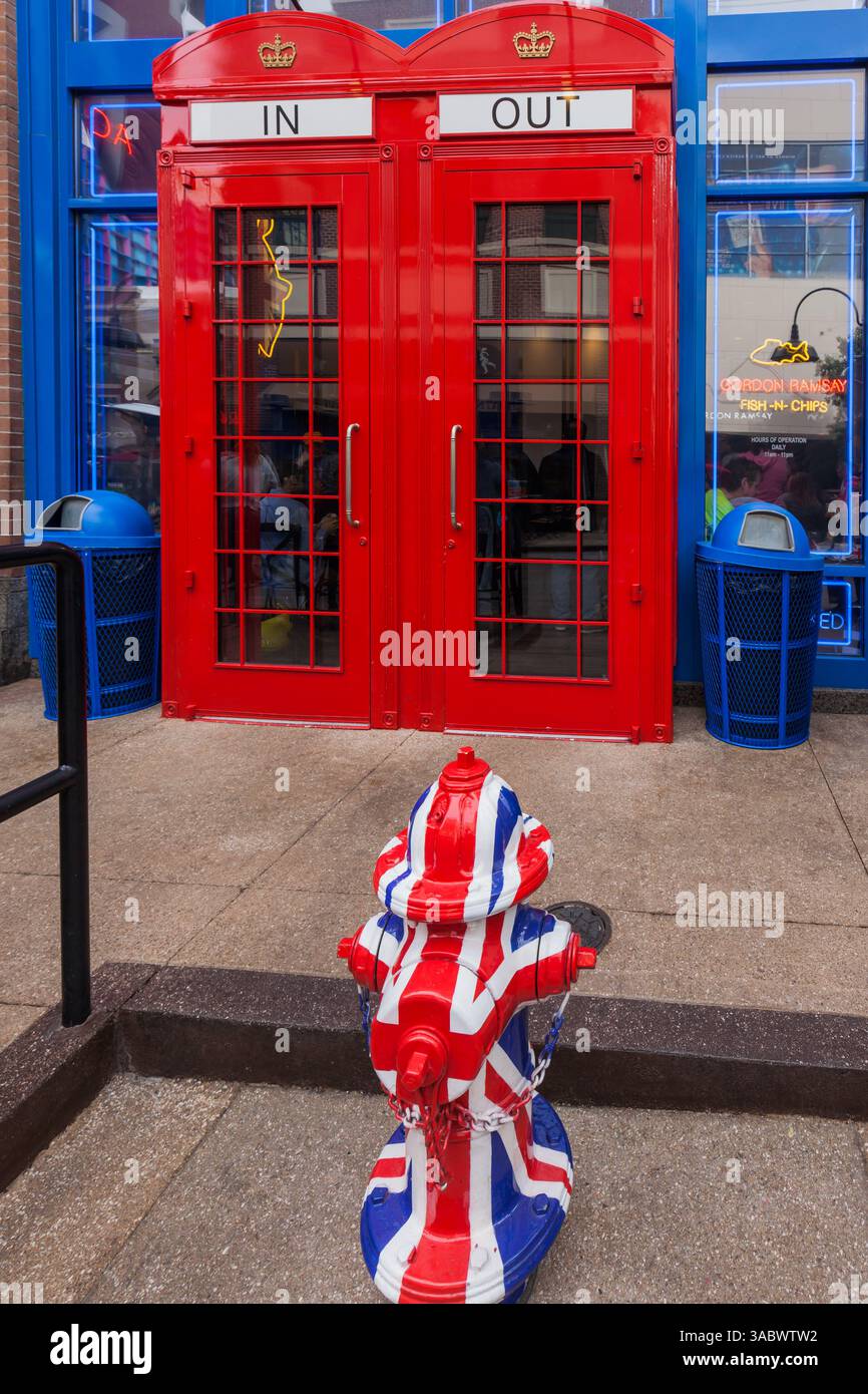 La porta rossa e le opere d'arte del ristorante Fish -N- Chip di Gordon Ramsay a Las Vegas Foto Stock
