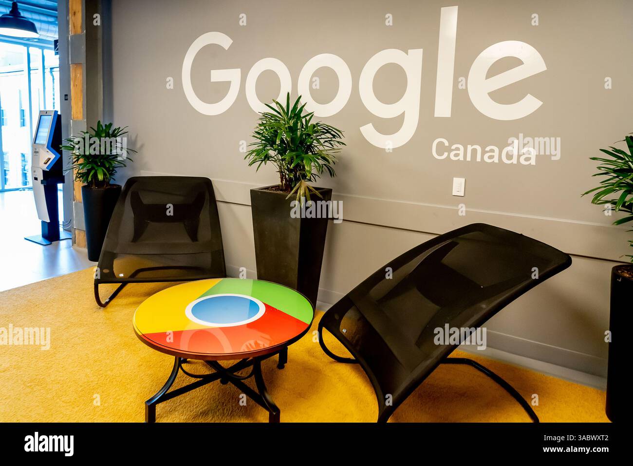 Kitchener, Ontario, Canada – 19 dicembre 2018: Vista interna dell'ufficio di Google Canada Kitchener-Waterloo. Google è un'azienda tecnologica americana Foto Stock
