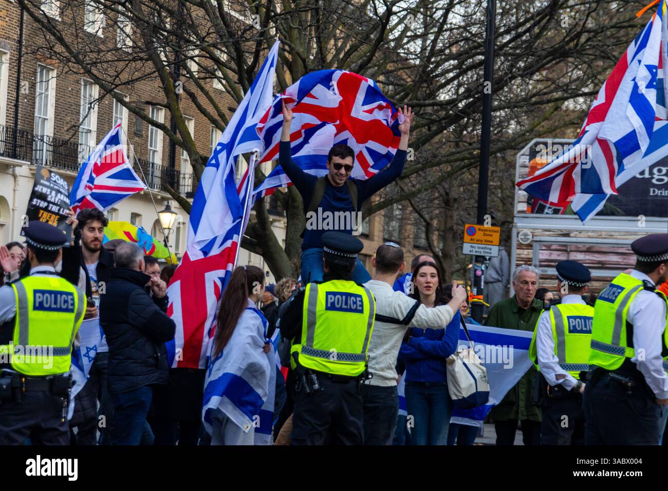 La protesta pro-Israele è stata organizzata da Stop the Hate al di fuori del campus della SOAS University. Foto Stock