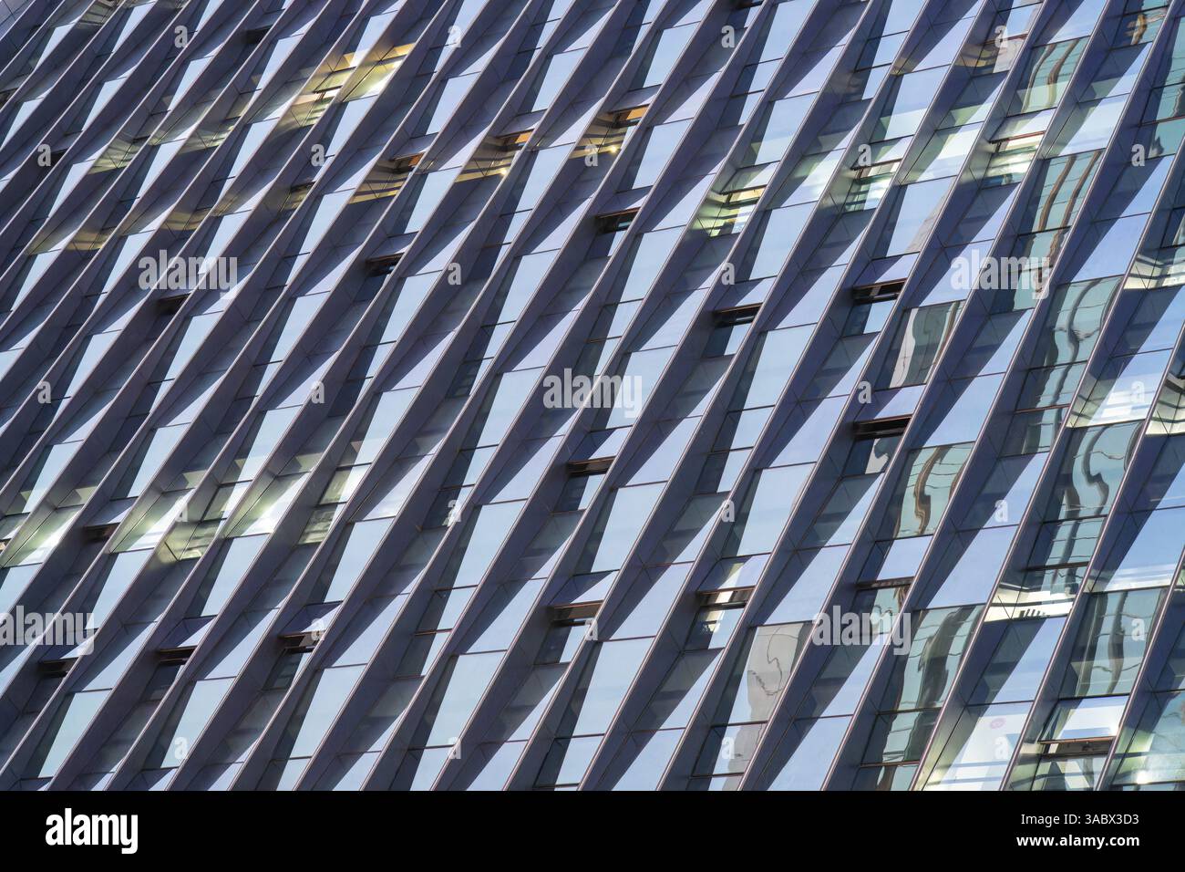 Gli splendidi edifici riflettono la luce Foto Stock