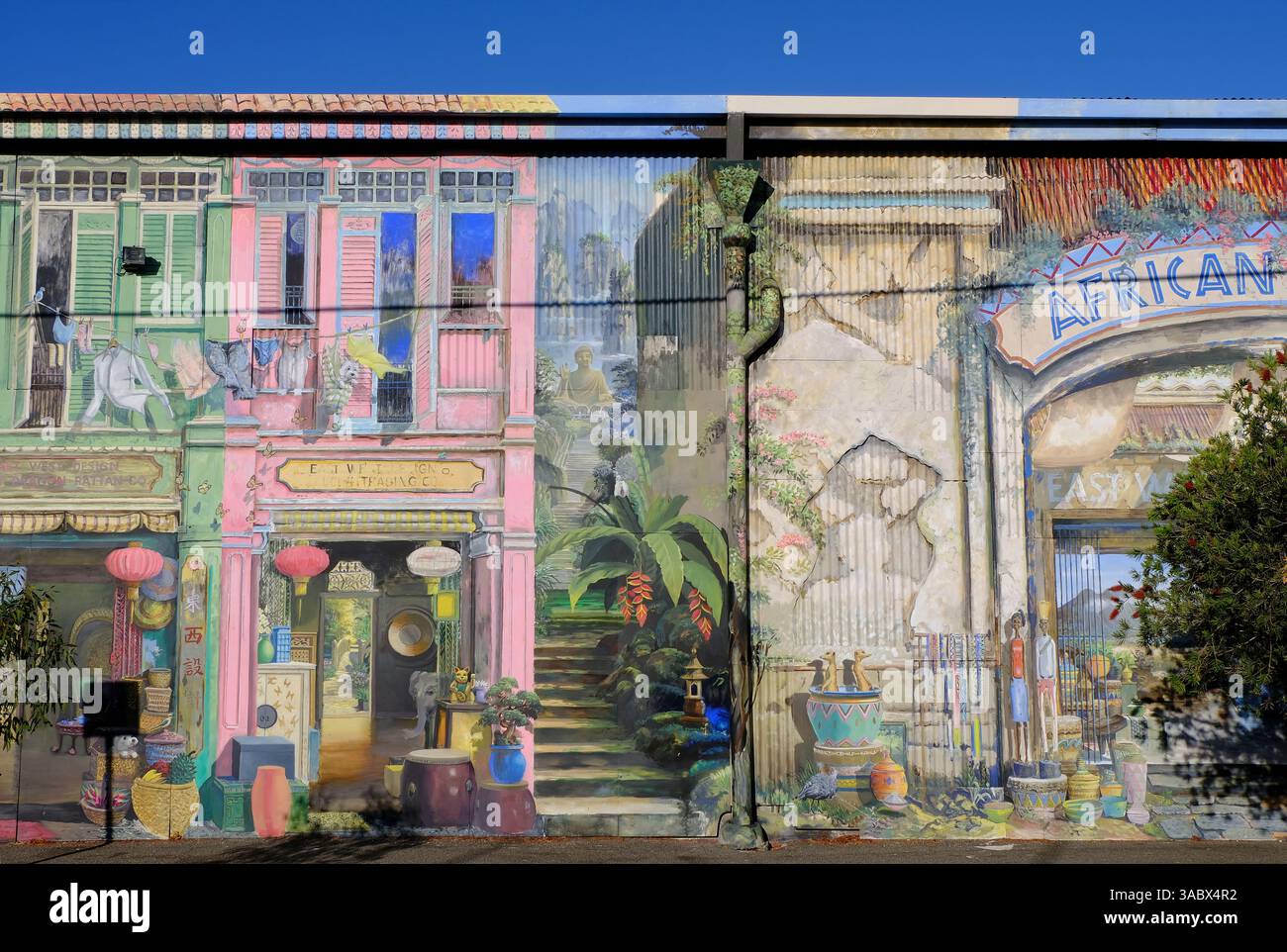 Colorato murale di Graeme Miles-Richards sul negozio di mobili East West Design a South Terrace, Fremantle, Perth, Australia Occidentale Foto Stock