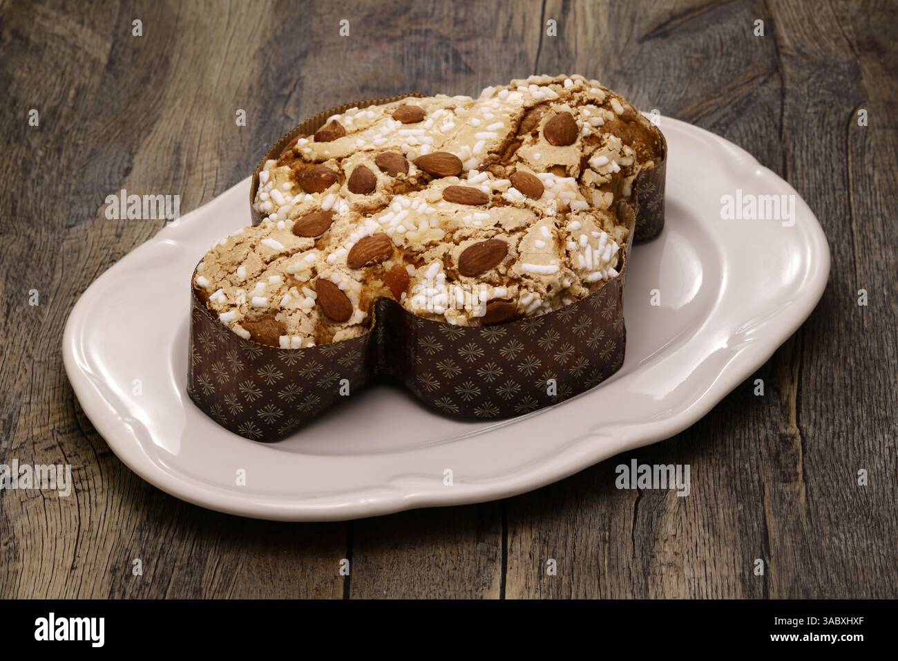 Colomba Pasquale, tradizionale pane pasquale italiano a forma di colomba. Foto Stock