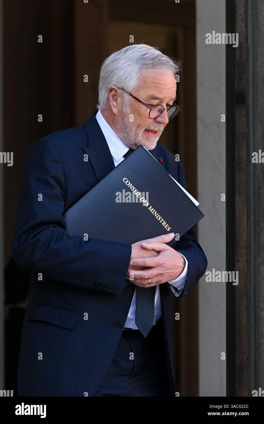 Parigi, Francia. 2 aprile 2025. Il ministro della pianificazione regionale e del decentramento, Francois Rebsamen, al Consiglio dei ministri del 2 aprile 2025 - 02/04/2025 - Francia/Ile-de-France (regione)/Parigi - Julien Mattia/le Pictorium credito: LE PICTORIUM/Alamy Live News Foto Stock
