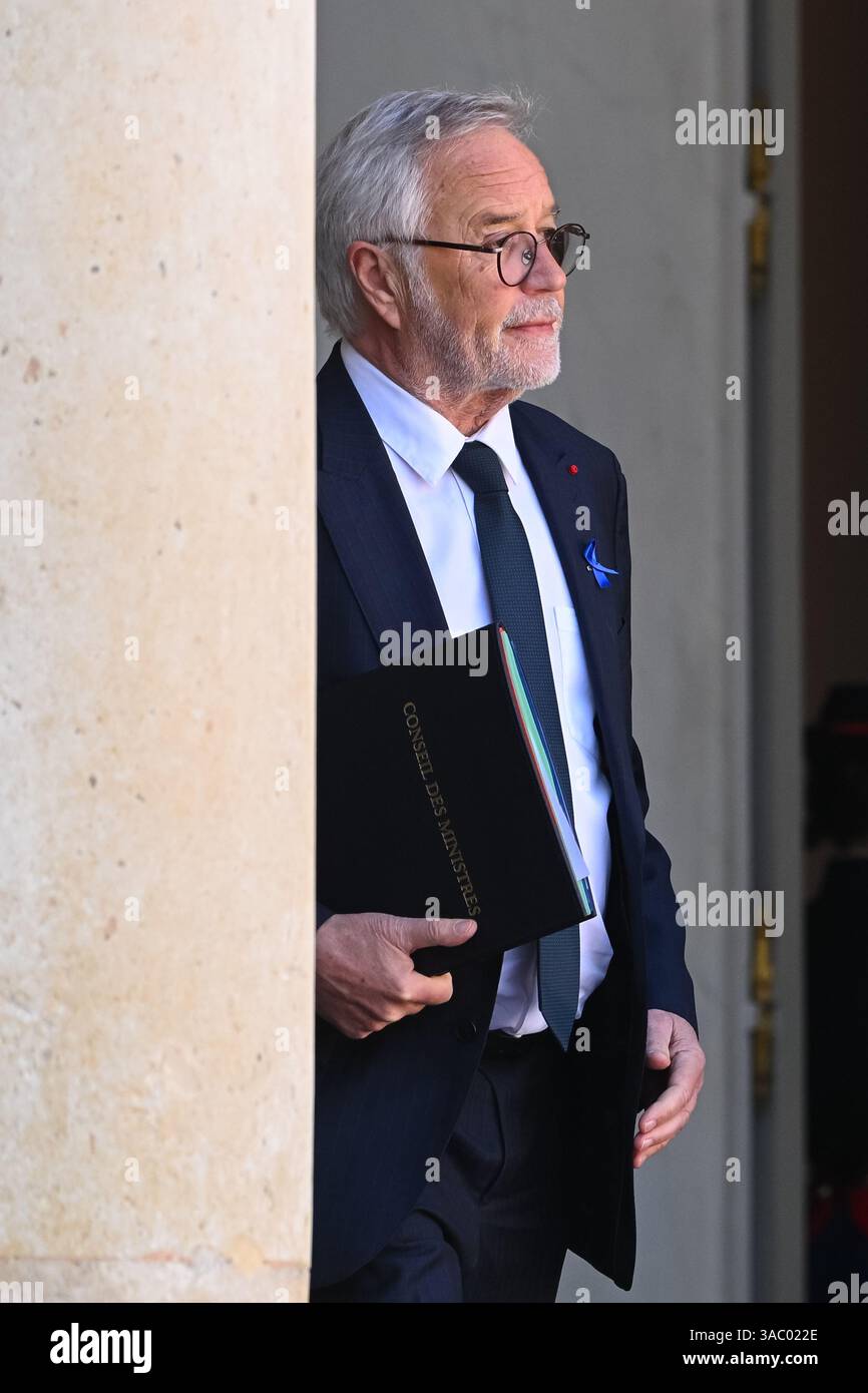 Parigi, Francia. 2 aprile 2025. Il ministro della pianificazione regionale e del decentramento, Francois Rebsamen, al Consiglio dei ministri del 2 aprile 2025 - 02/04/2025 - Francia/Ile-de-France (regione)/Parigi - Julien Mattia/le Pictorium credito: LE PICTORIUM/Alamy Live News Foto Stock