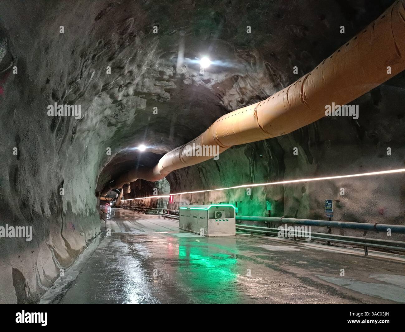 Francia Savoie Maurienne Haute-Maurienne Modane : visite du tunnel du chantier Lione-Torino, caisson de survie Foto Stock