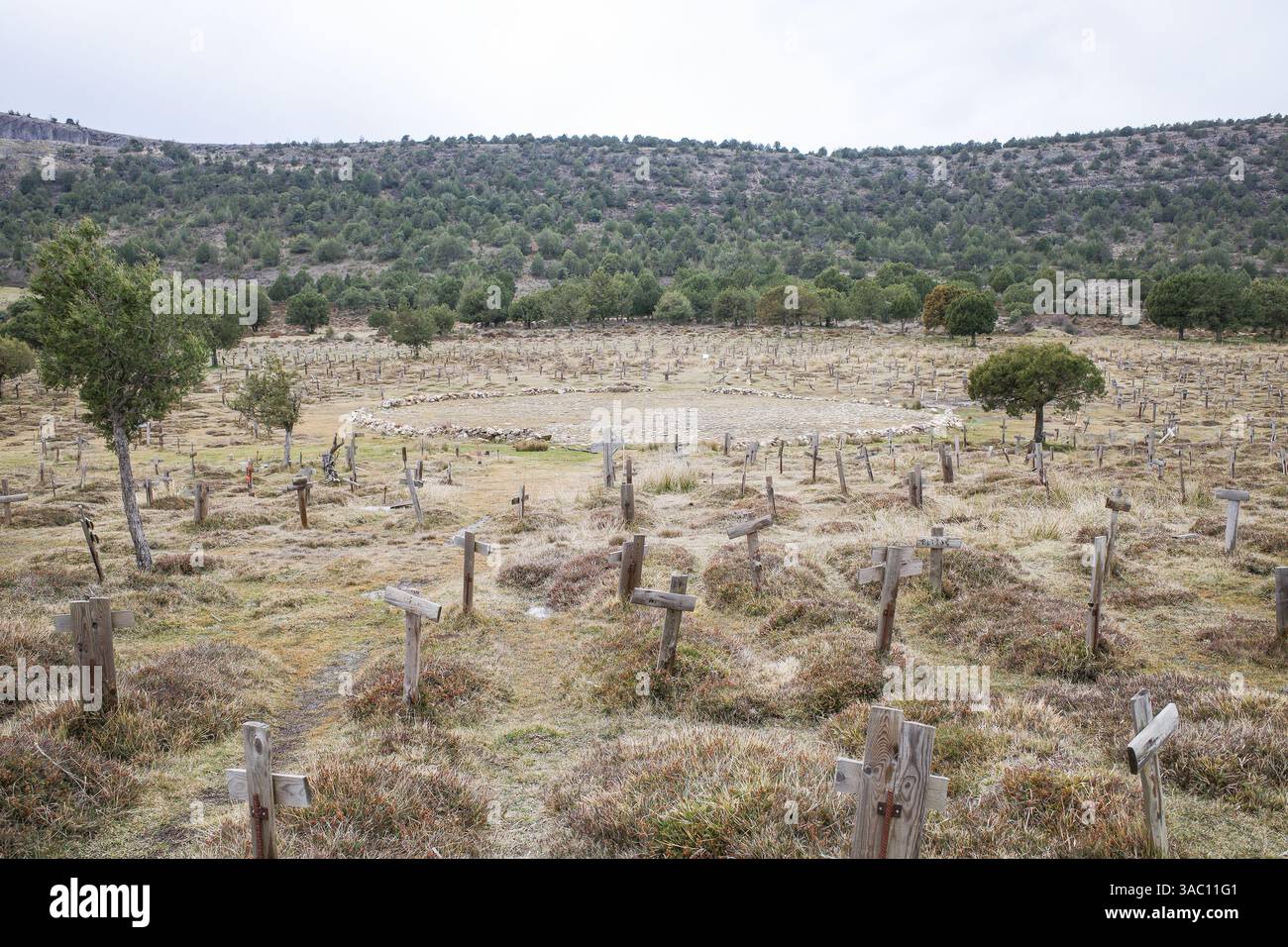 Burgos, Spagna - 3 marzo 2025: Cimitero di Sad Hill, ambientato per il finale del film western "The Good, The Bad & The Ugly" Foto Stock