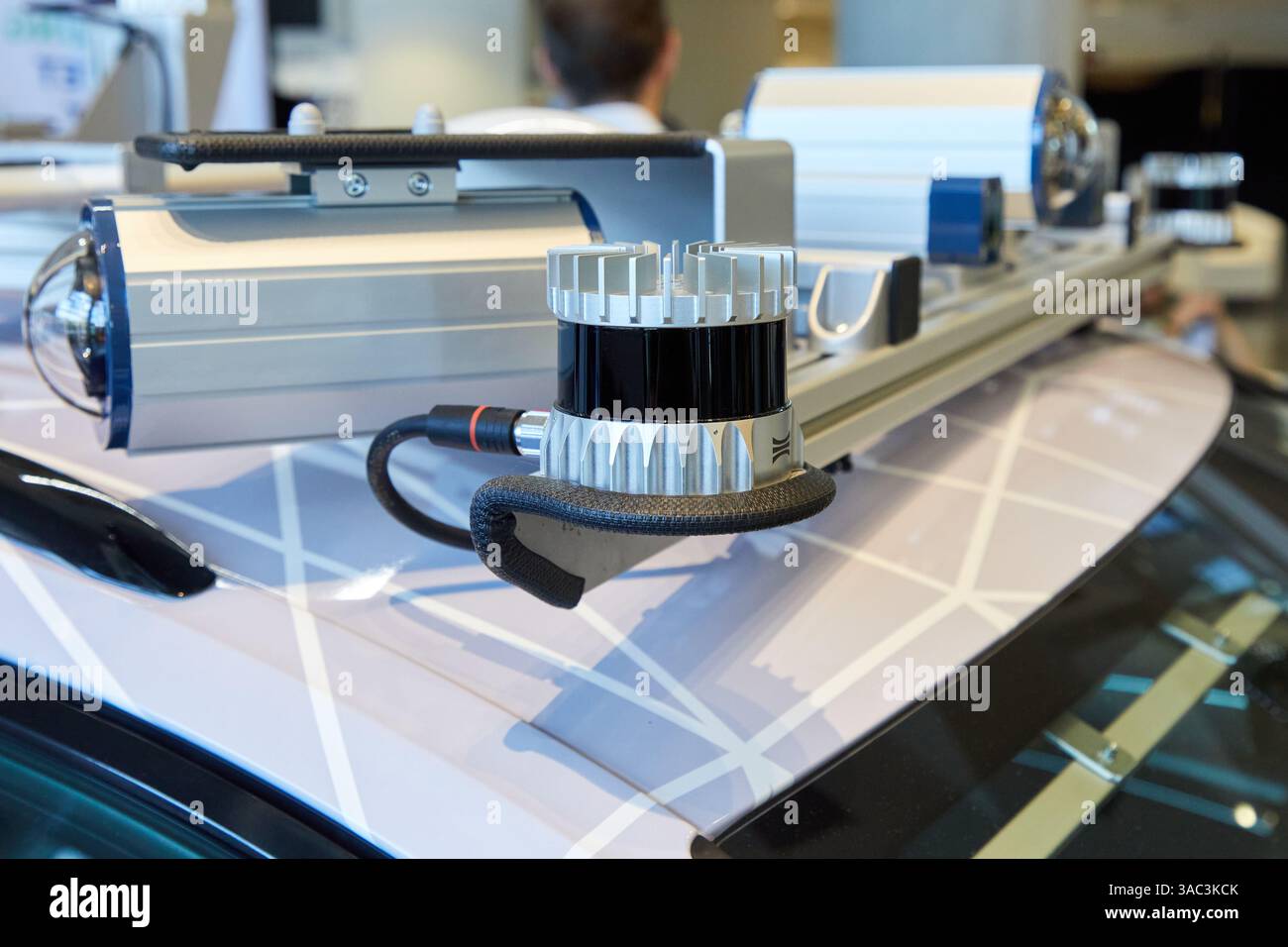 Veicolo autonomo, sensori per la guida intelligente, sistemi mobili, intelligenza artificiale, dotati dei più recenti sensori e sistemi informatici per Foto Stock