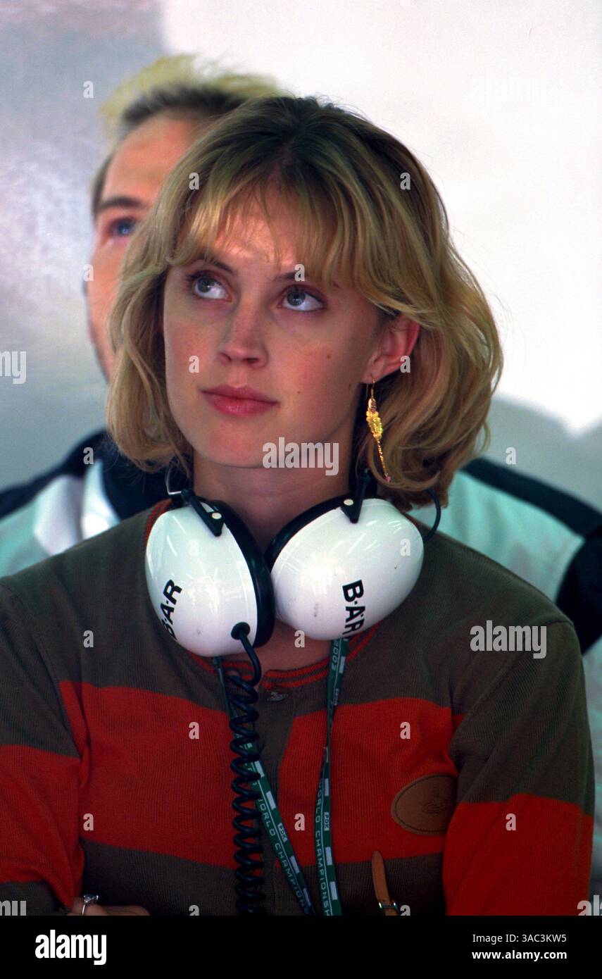 Ellie Green (USA), fidanzata di Jacques Villeneuve (CDN) BAR...Campionato del mondo di Formula 1, RD10, Gran Premio di Francia, Magny-Cours, Francia, 6 luglio 2003...migliore IMMAGINE (immagine di credito: ©Sutton Motorsports/ZUMA Press) Foto Stock