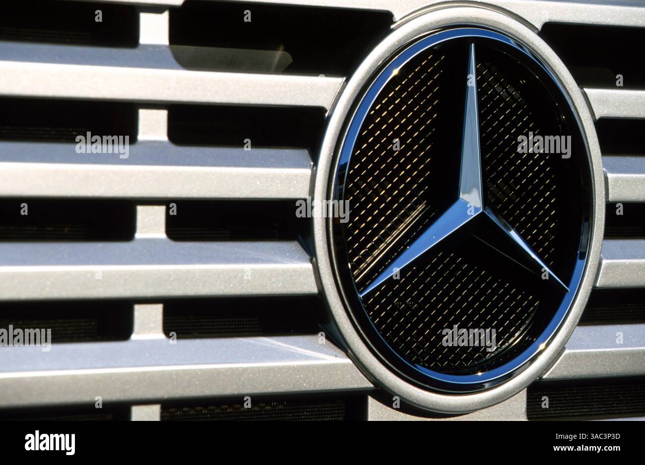 Una stella a tre punte su un camion Mercedes McLaren..Gran Premio di Spagna, Barcellona, Spagna, 4 maggio 2003..IMMAGINE migliore (immagine di credito: ©Sutton Motorsports/ZUMA Press) Foto Stock