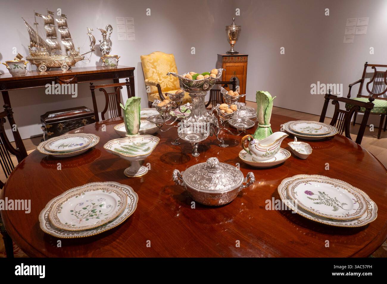 Christie's è una casa d'aste di lusso situata nel Rockefeller Center, New York City, USA 2025 Foto Stock