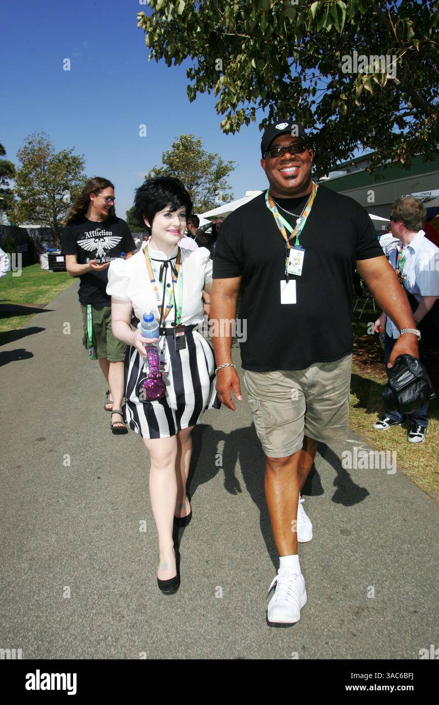 Da L a R): Kelly Osbourne (GBR) con Carl Cox (GBR) DJ...Australian Grand Prix, Rd 1, Race Day, Albert Park, Melbourne, Australia, domenica 16 marzo 2008. Foto Stock