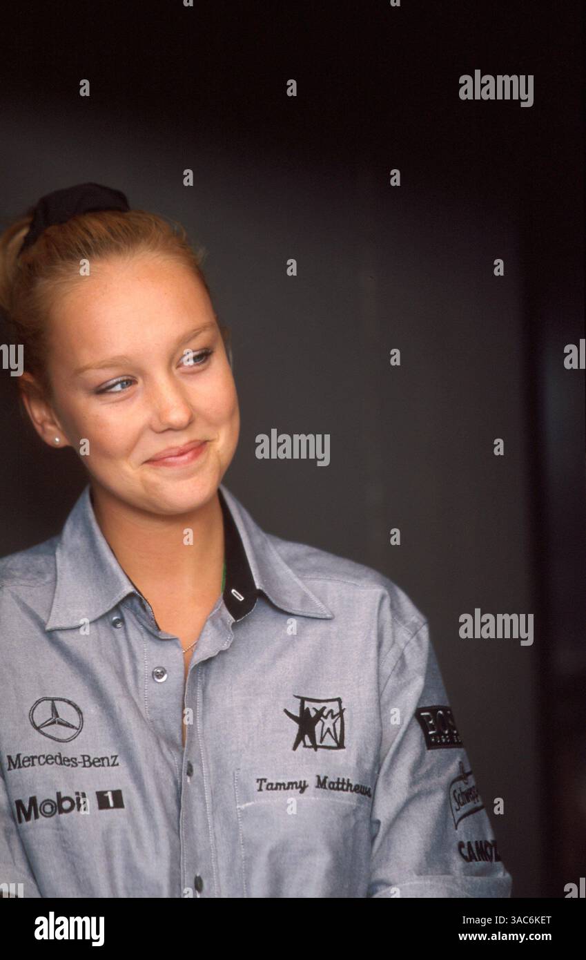 McLaren prova una nuova forma di distrazione...Campionato del mondo di Formula 1, Rd 11, Gran Premio di Germania, Hockenheim, Germania, 2 agosto 1998. (Immagine di credito: ©Sutton Motorsports/ZUMA Press) Foto Stock