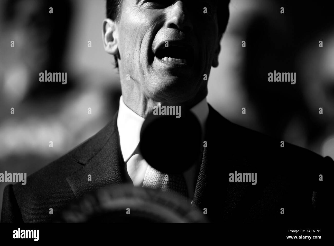 3 dicembre 2007 - Sacramento, California, USA - il governatore ARNOLD SCHWARZENEGGER tiene un discorso durante una conferenza stampa dell'AARP presso il Campidoglio di Sacramento, California. (Immagine di credito: ? Afton Almaraz/ZUMA Press) Foto Stock