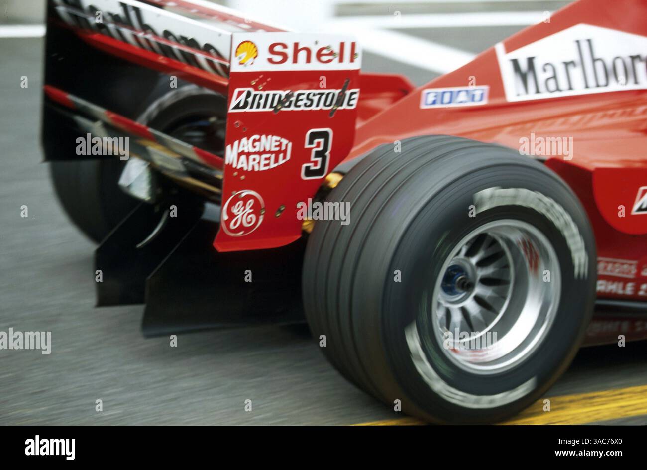 Ferrari ruote posteriori in accelerazione..GP giapponese, Suzuka, 8 ottobre 2000 (Credit Image: ©Sutton Motorsports/ZUMA Press) Foto Stock