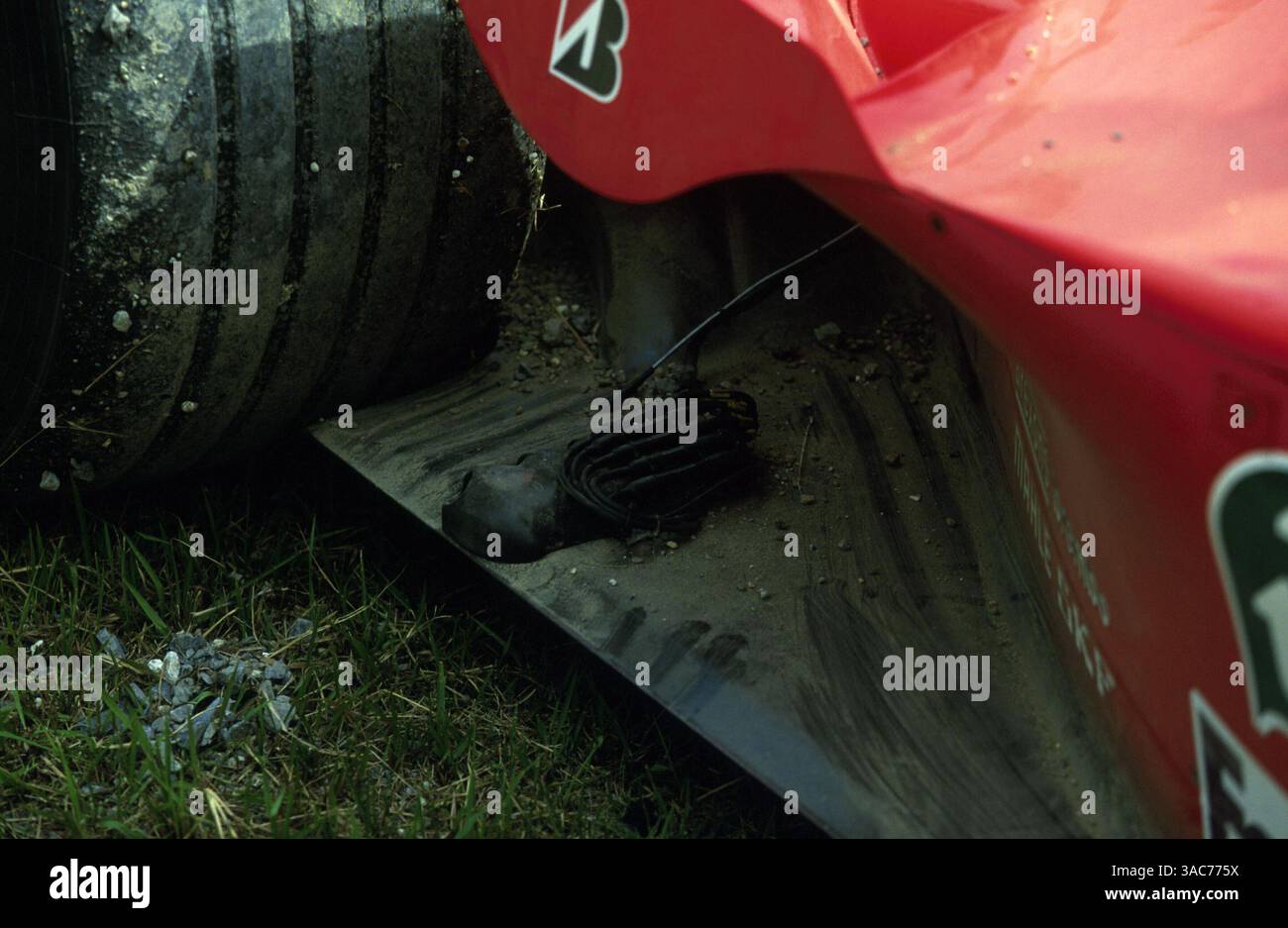 Le conseguenze dell'incidente di Barrichello in pratica..GP giapponese, Suzuka, 8 ottobre 2000 (Credit Image: ©Sutton Motorsports/ZUMA Press) Foto Stock