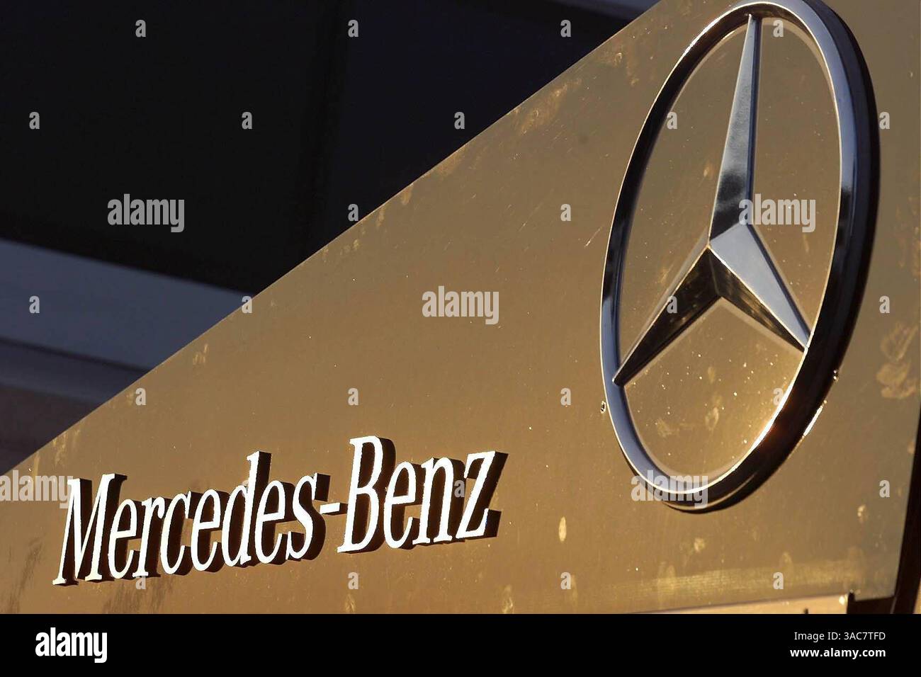 Mercedes-Benz stella a tre punte..Gran Premio d'Ungheria, Hungaroring 19 agosto 2001..IMMAGINE DIGITALE (immagine di credito: ©Sutton Motorsports/ZUMA Press) Foto Stock