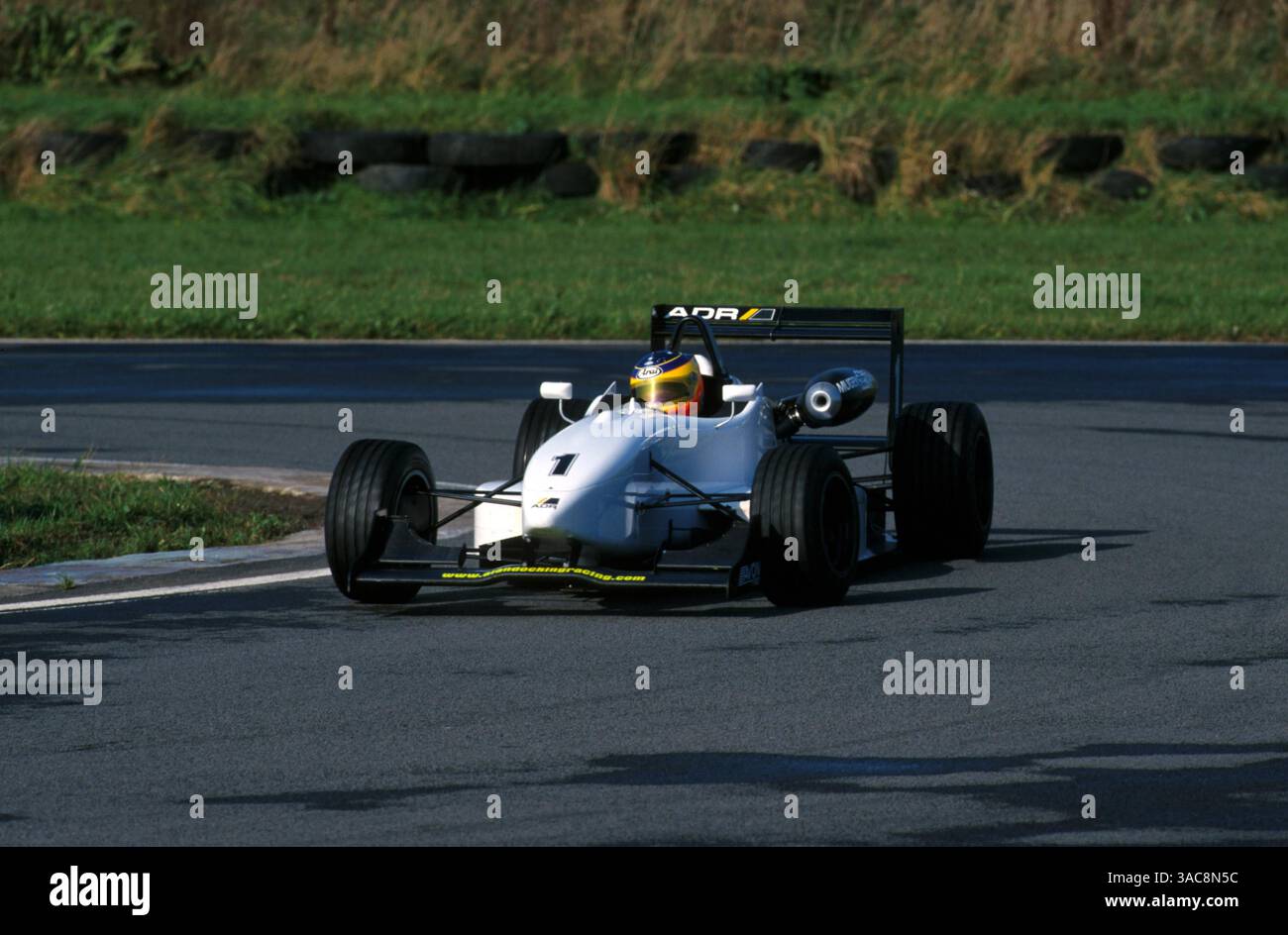 Il campione Avon Junior di Formula Ford Steven Kane (GBR) ha fatto il suo primo test in una vettura di Formula 3 con ADR..Pembrey, Galles, 12 ottobre 2001.IMMAGINE migliore (Credit Image: ©Sutton Motorsports/ZUMA Press) Foto Stock
