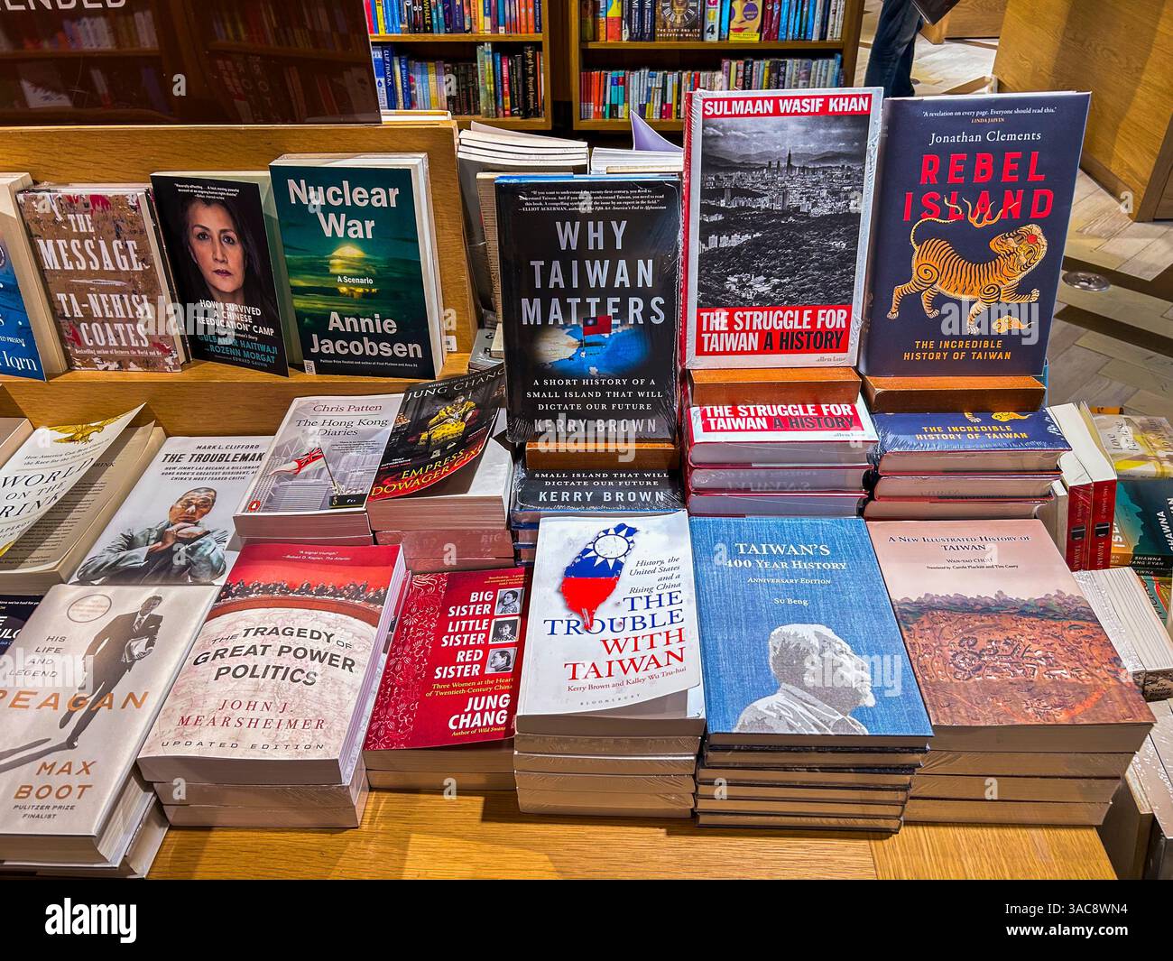 Taipei, Taiwan, dettaglio, primo piano, vendita, vendita libri, conflitto cinese-taiwanese interesse locale, libreria, « il grande magazzino Eslite Spectrum' Foto Stock