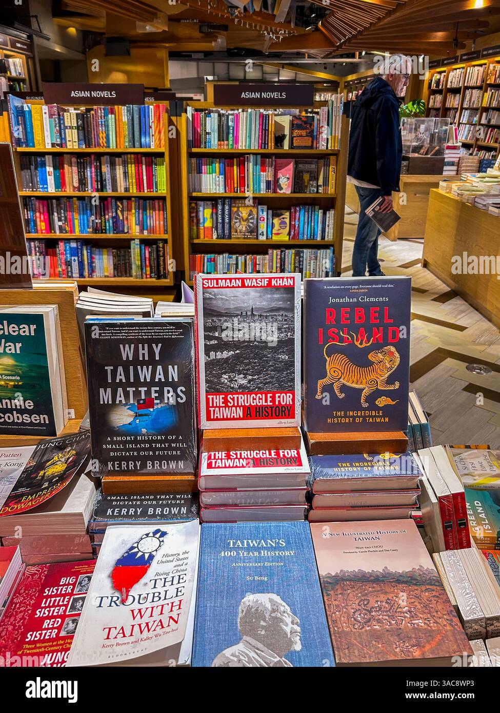 Taipei, Taiwan, dettaglio, primo piano, vendita, vendita libri, conflitto cinese-taiwanese interesse locale, libreria, « il grande magazzino Eslite Spectrum' Foto Stock