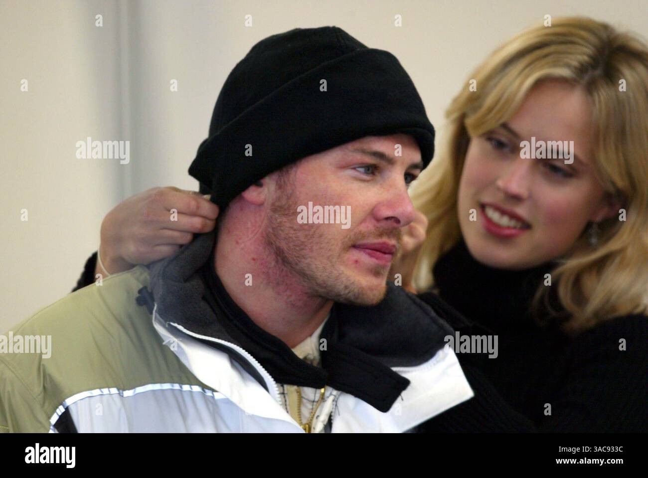 Jacques Villeneuve (CDN) BAR con la sua fidanzata Ellie Green (USA)..Gran Premio di Gran Bretagna, Silverstone, Inghilterra, 6 luglio 2002..IMMAGINE DIGITALE. (Immagine di credito: ©Sutton Motorsports/ZUMA Press) Foto Stock