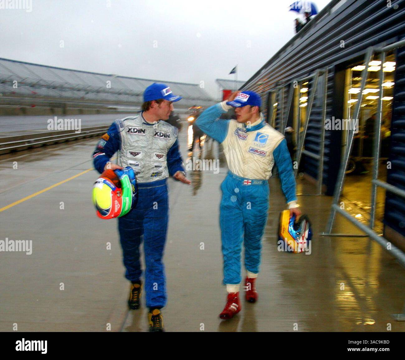 Un finale di 1-2 in gara 2 per i compagni di squadra di Menu F3 Motorsport, Rob Austin (GBR) e Robin Rudholm (SWE). British F3 Winter Series, Rockingham, Inghilterra, 2 novembre 2002. IMMAGINE DIGITALE. (Immagine di credito: ©Sutton Motorsports/ZUMA Press) Foto Stock