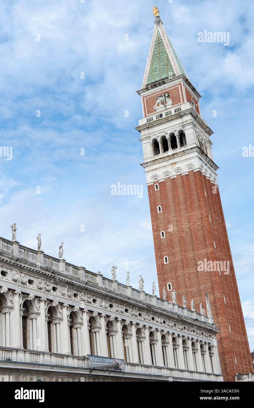 La sommità del campanile di Piazza San Marco a Venezia Foto Stock